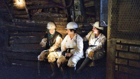 Depremzede kız öğrencilere madencilerden istihdam takviyesi