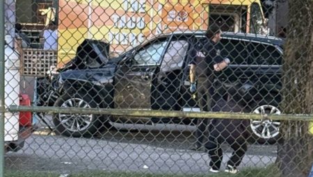 Kanada’da bir araç kalabalığın ortasına daldı: Çok sayıda meyyit ve yaralı var