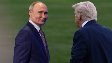 Trump’tan Zelenski’ye açık tehdit: Geri adım atmaya çalışıyor, bunu yaparsa çok büyük probleme neden olur…