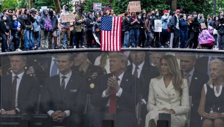 Trump, orduyla birlikte sahneye çıktı: Bizi tehdit eden kaybeder