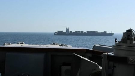 Hürmüz’de hareketlilik: Petrol tankerleri aylar sonra birinci sefer ablukadan geçti